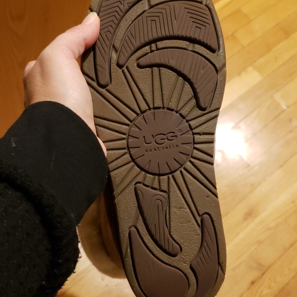 UGG Plumdale Charm Boots - like new - Picture 7 of 8